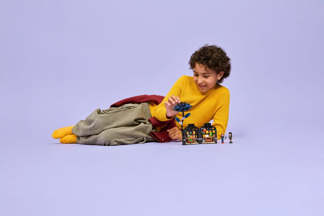 LEGO Wednesday: Black Dahlia Flower (76784) (5)