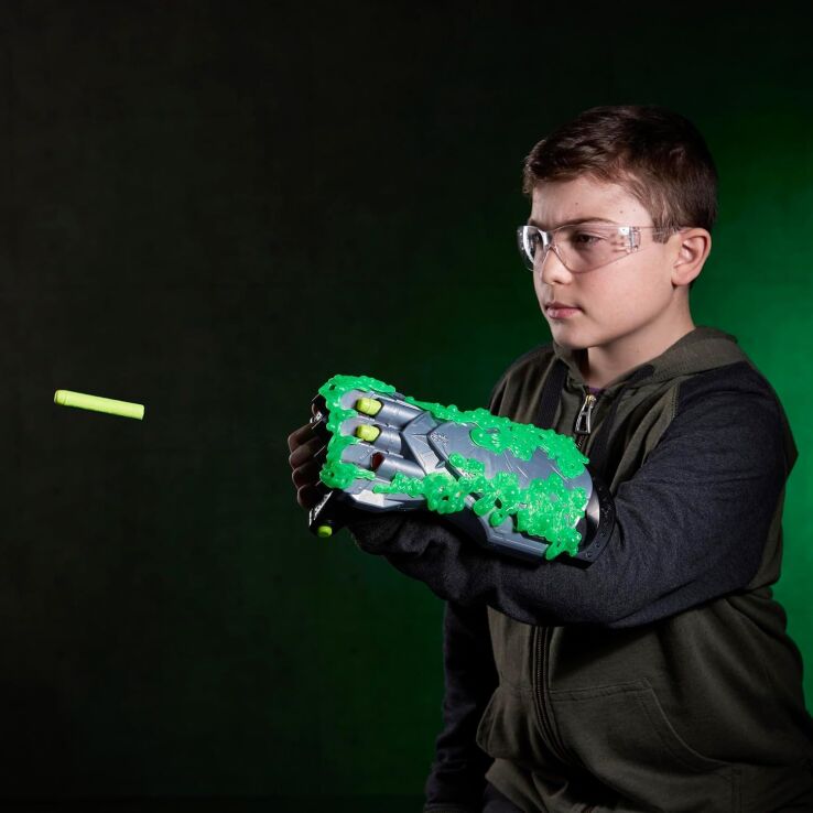Avengers MV5 Role Play Gauntlet (G2649) (4)