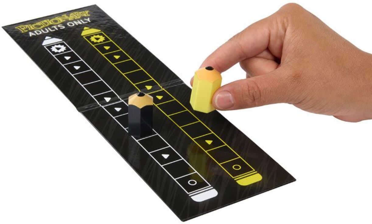 Pictionary Adults Only (JMY08) (2)