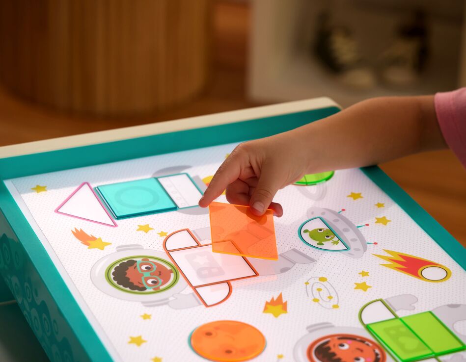 B.Toys Light Box Look & Shine (BX2495Z) (2)