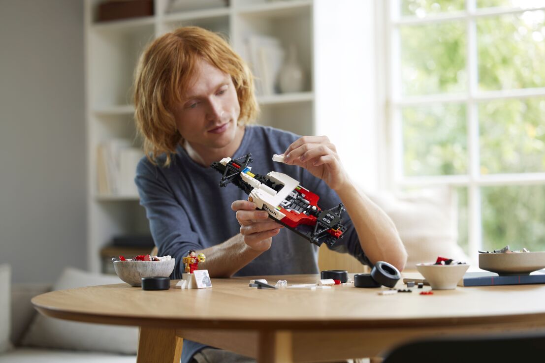 LEGO Icons McLaren MP4/4 & Ayrton Senna (10330) (7)