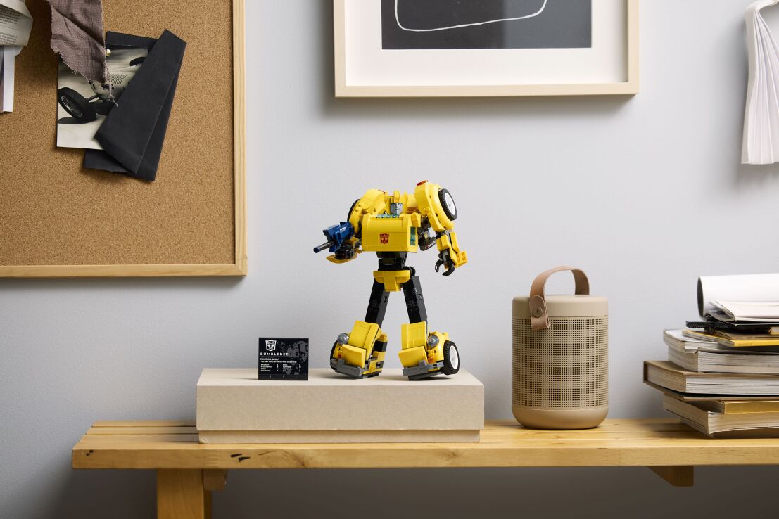 LEGO Icons Transformers Bumblebee (10338) (11)