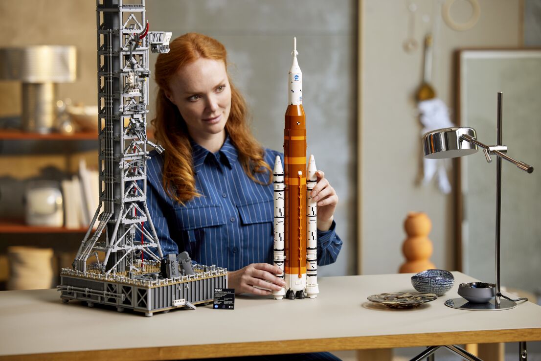 LEGO Icons Nasa Artemis Space Launch System (10341) (14)