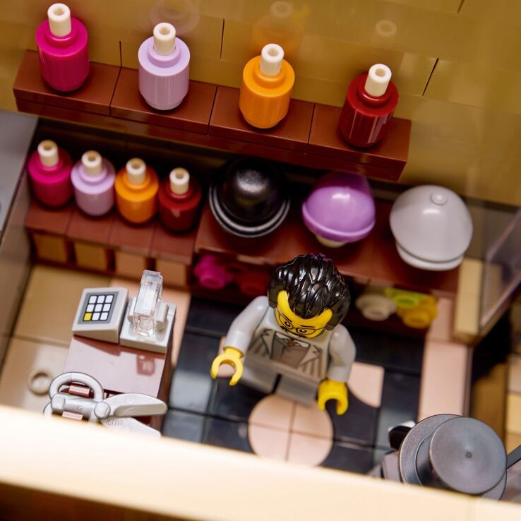 LEGO® Icons Tudor Corner (10350) (3)