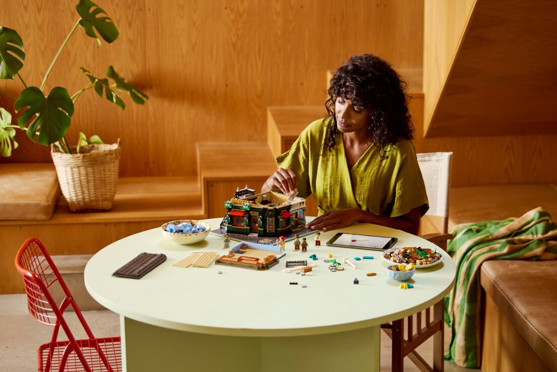 LEGO® Icons Tudor Corner (10350) (9)