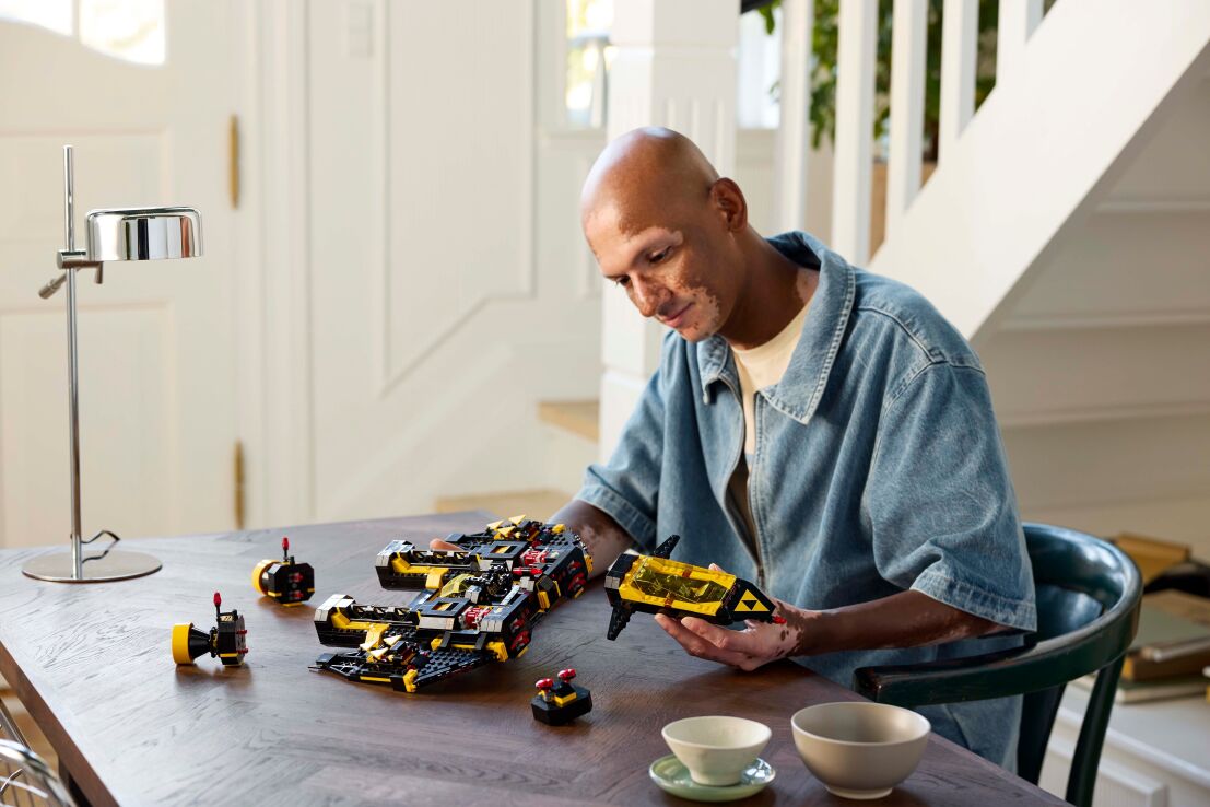 LEGO® Icons Blacktron Renegade (10355) (4)