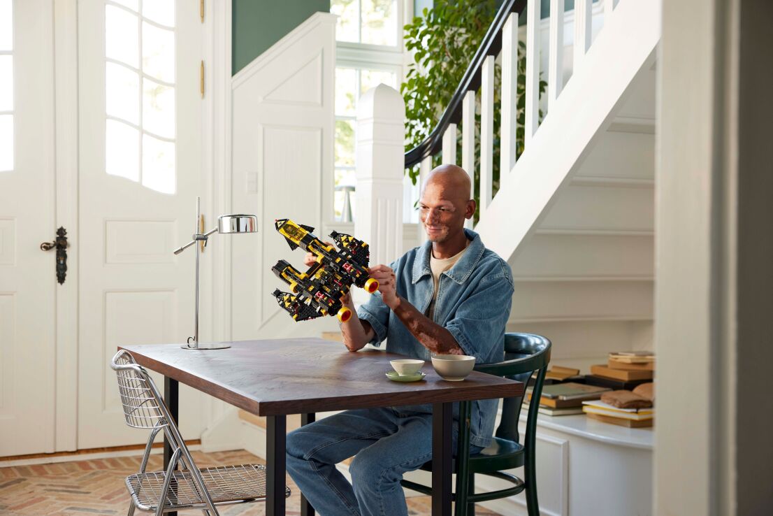 LEGO® Icons Blacktron Renegade (10355) (5)