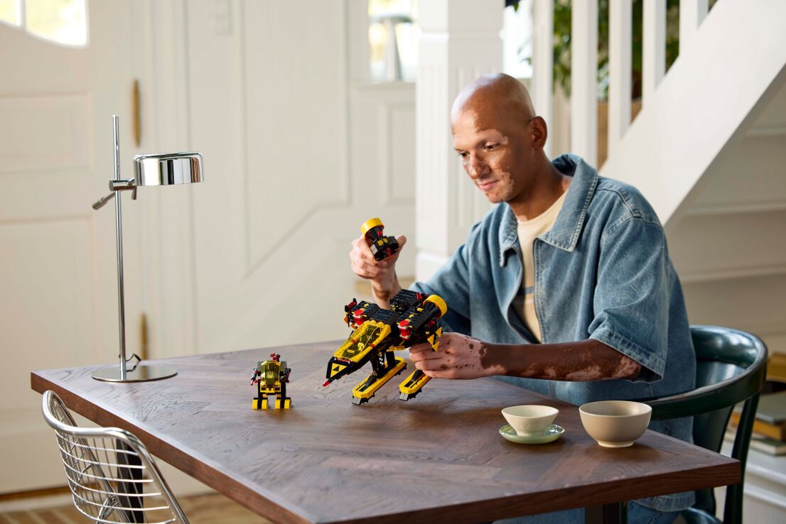 LEGO® Icons Blacktron Renegade (10355) (6)