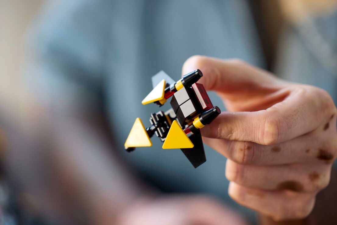 LEGO® Icons Blacktron Renegade (10355) (7)