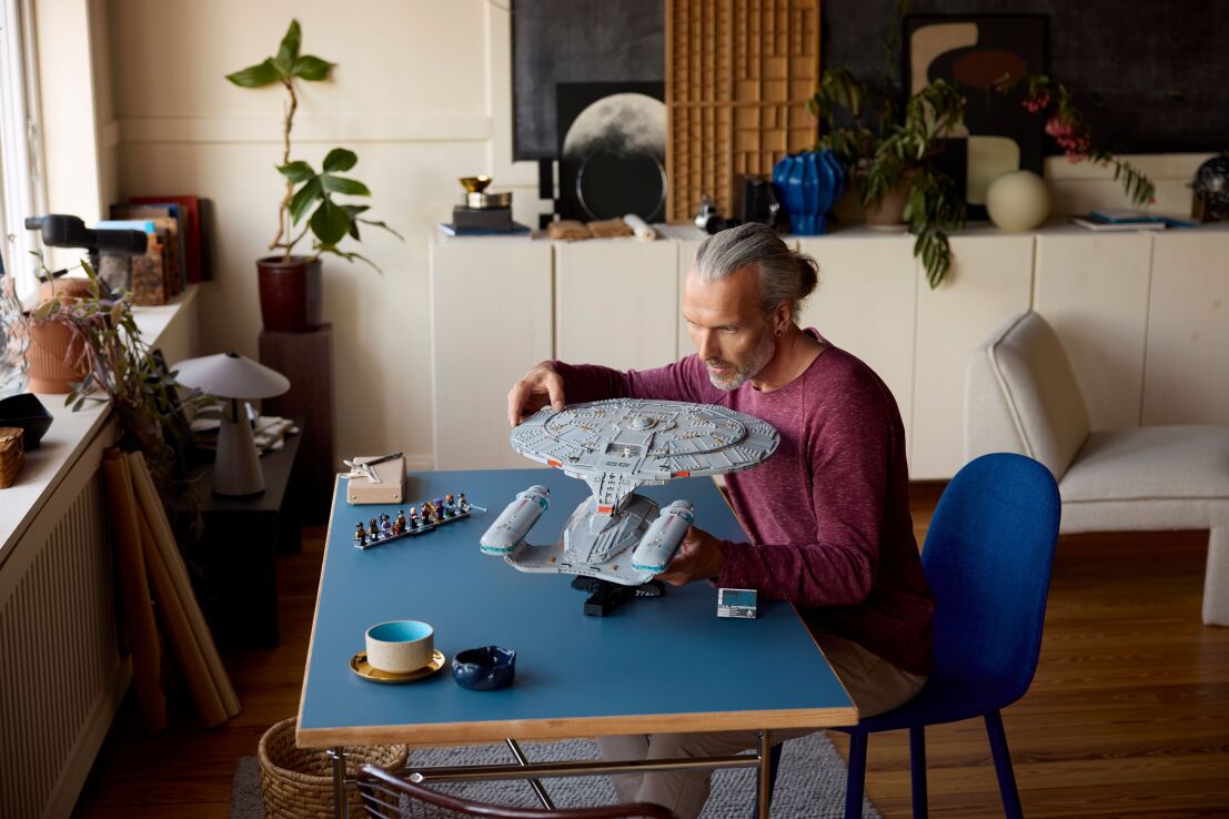 LEGO® Icons Star Trek: USS Enterprise NCC 1701-D (10356) (12)