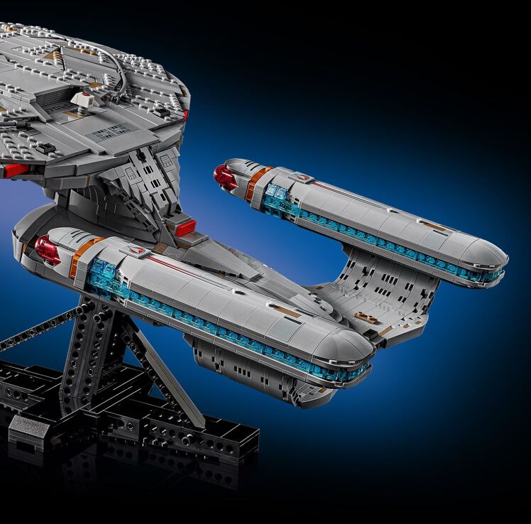 LEGO® Icons Star Trek: USS Enterprise NCC 1701-D (10356) (3)