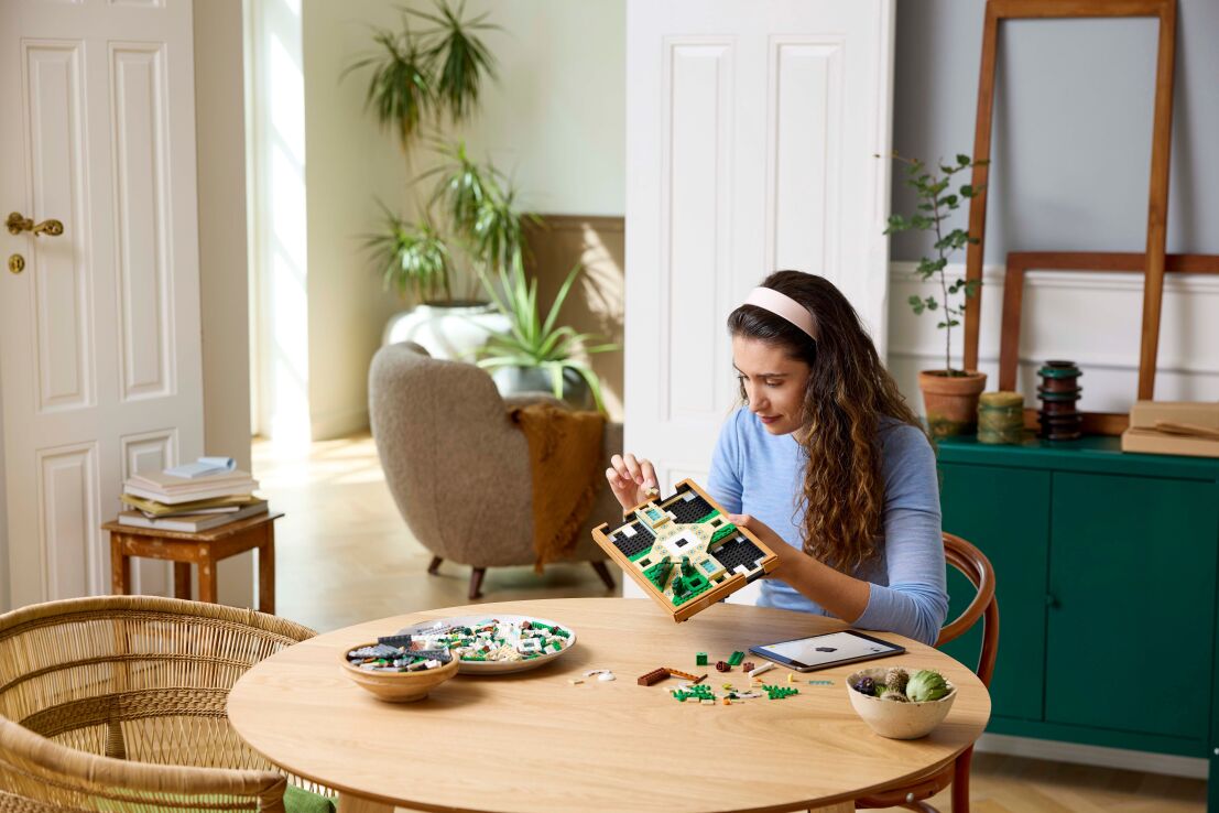 LEGO Icons Fountain Garden (10359) (3)