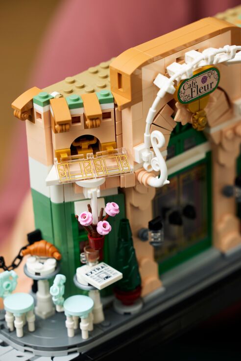 LEGO Icons French Cafe (10362) (9)