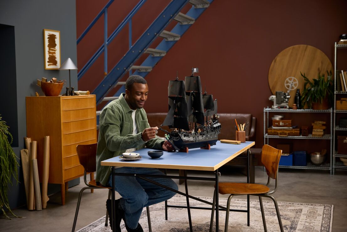 LEGO® Icons Captain Sparrow's Pirate Ship (10365) (10)