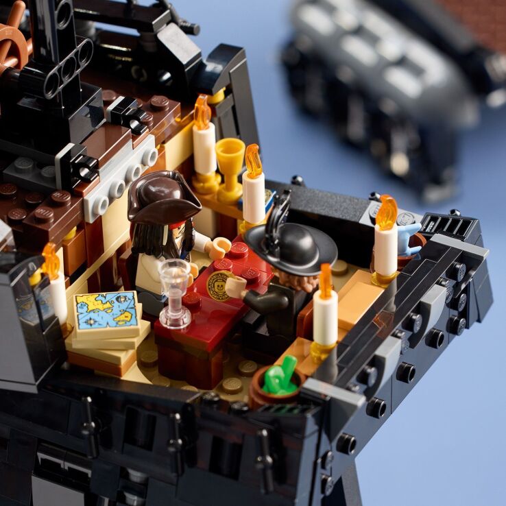LEGO® Icons Captain Sparrow's Pirate Ship (10365) (4)