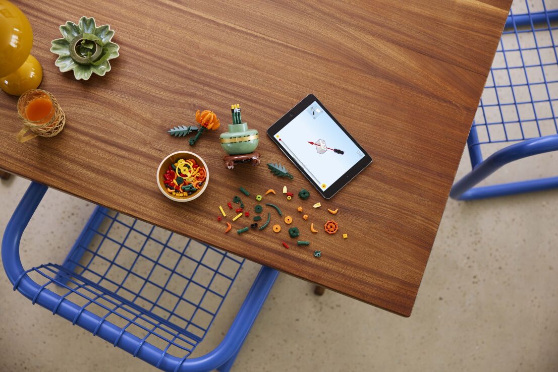 LEGO® Botanicals Chrysanthemum (10368) (2)