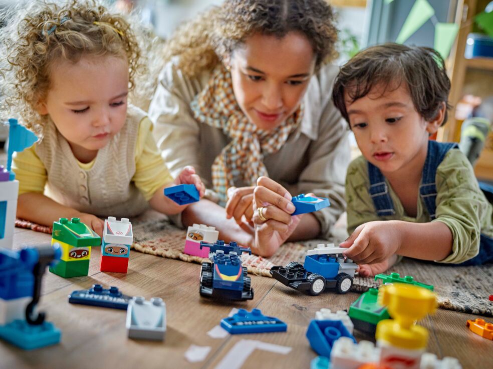 LEGO® Duplo F1 Team Race Cars & Drivers (10445) (8)