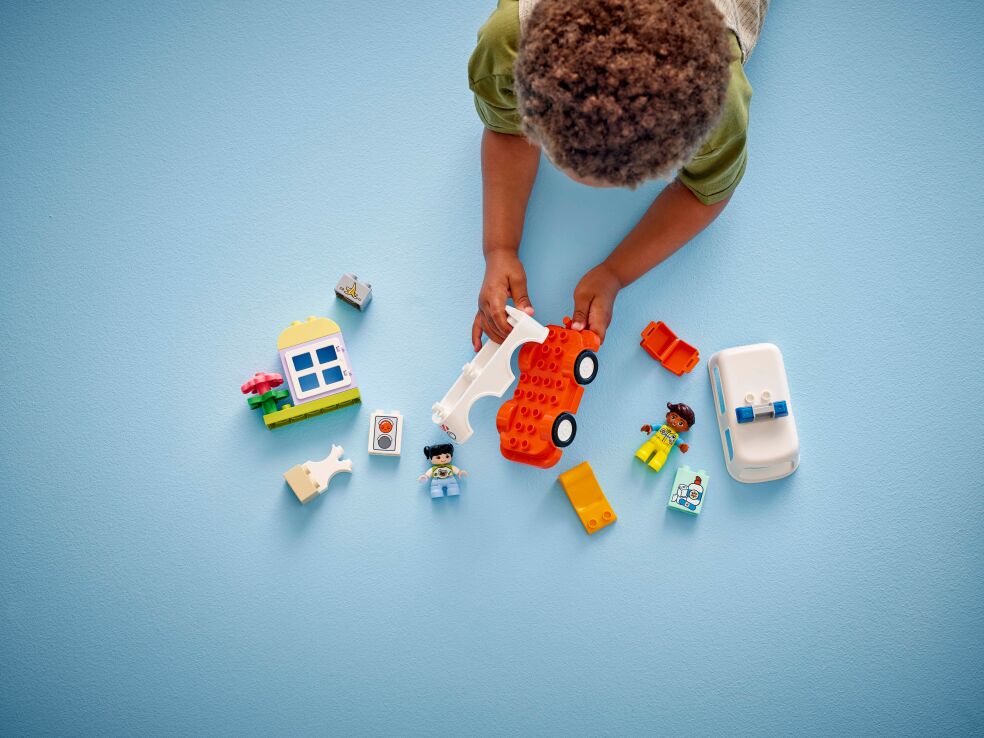 LEGO Duplo Ambulance & Driver (10447) (2)