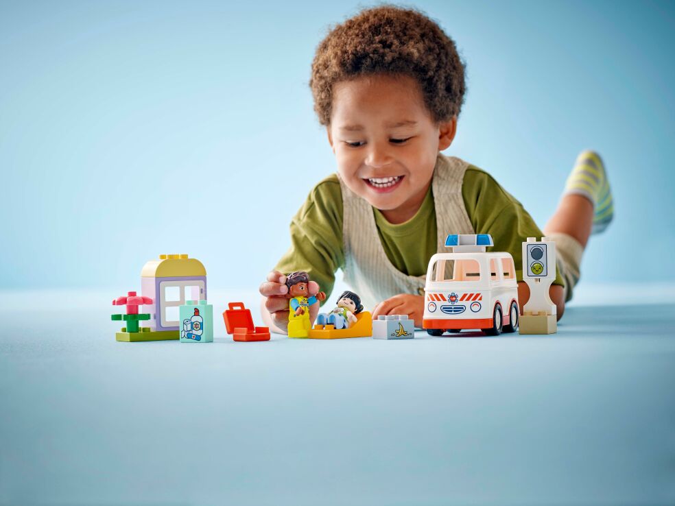 LEGO Duplo Ambulance & Driver (10447) (4)
