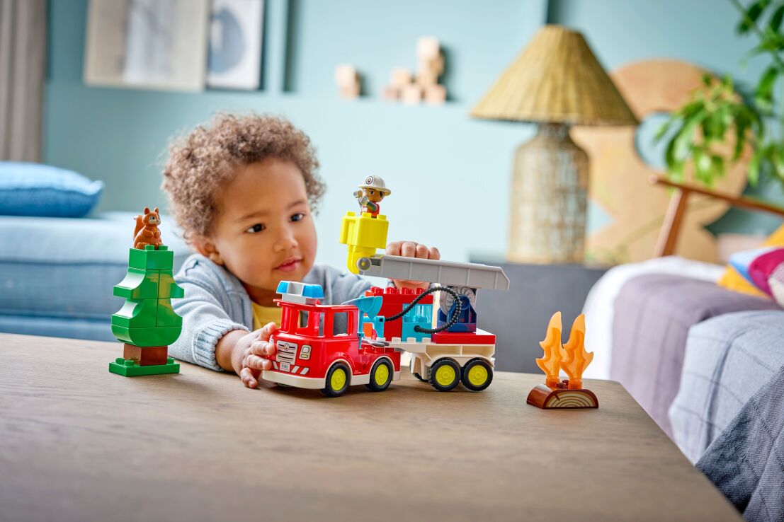 LEGO® Duplo Fire Truck With Hose And Firefighter (10473) (6)