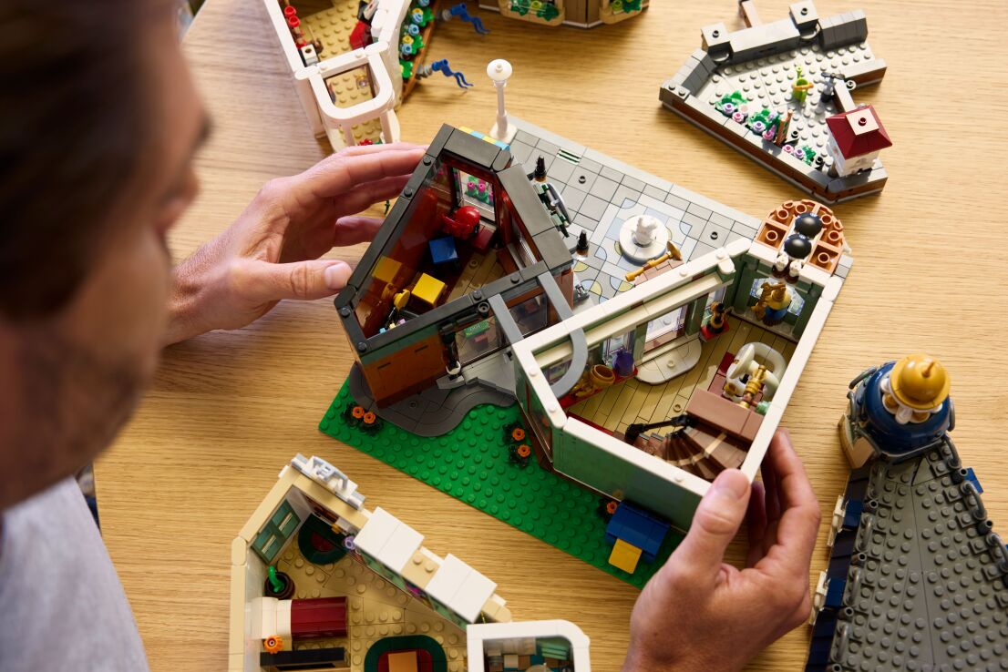 LEGO Icons Shopping Street (11371) (10)