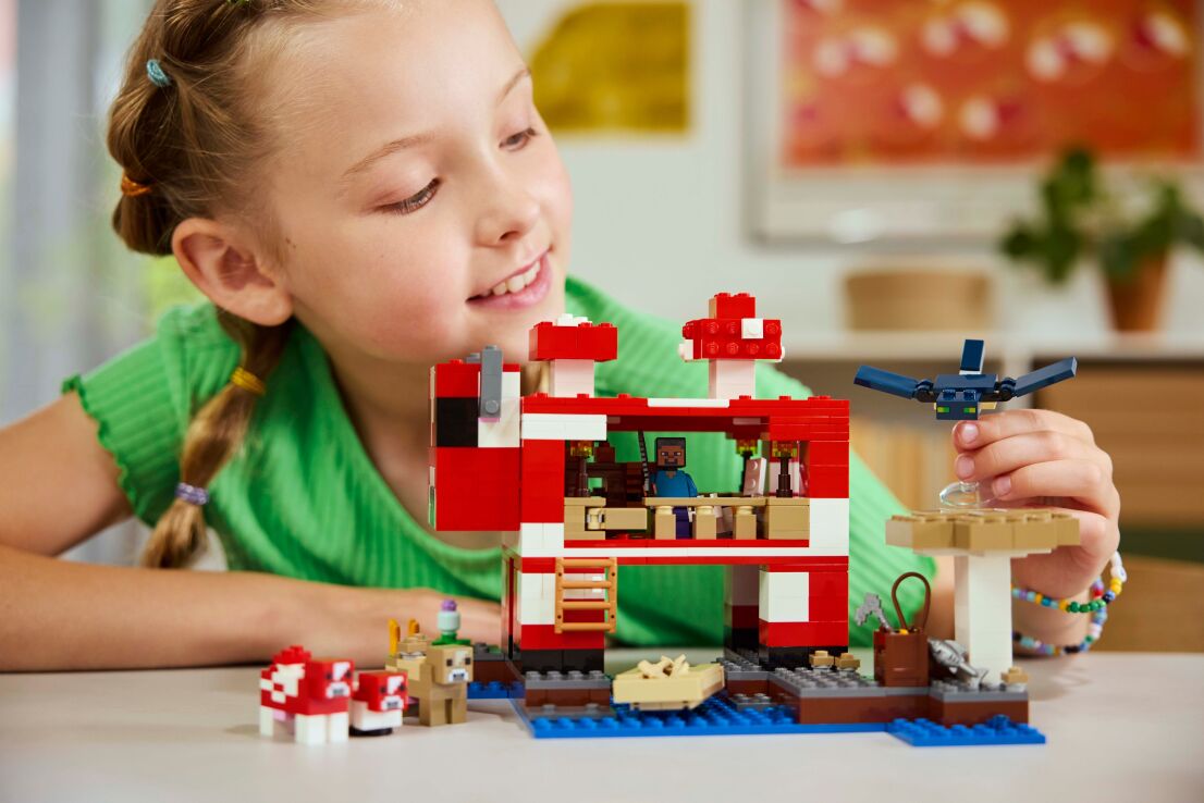LEGO Minecraft The Mooshroom House (21270) (6)