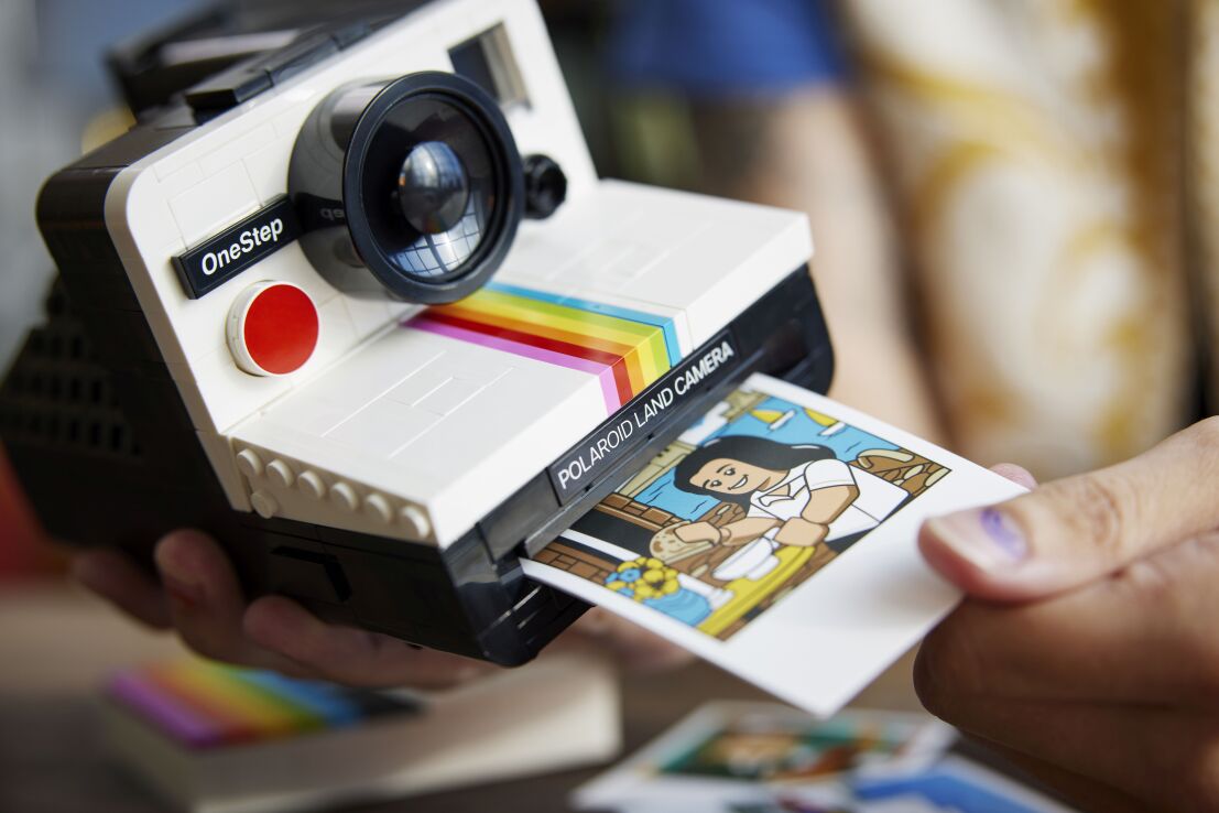 LEGO Ideas Polaroid Onestep SX-70 Camera (21345) (3)