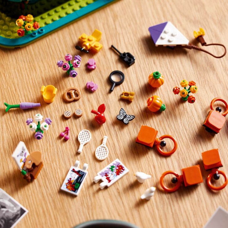 LEGO Ideas Family Tree (21346) (5)