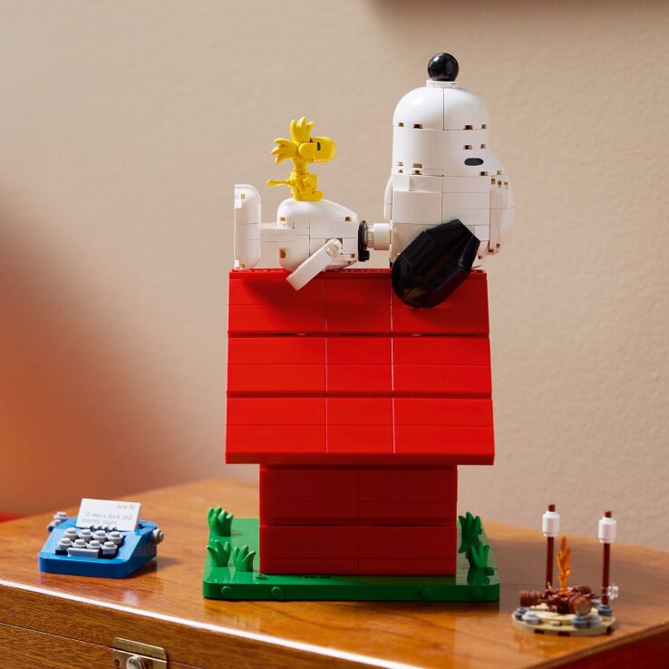 LEGO® Ideas Peanuts: Snoopy's Doghouse (21368) (3)