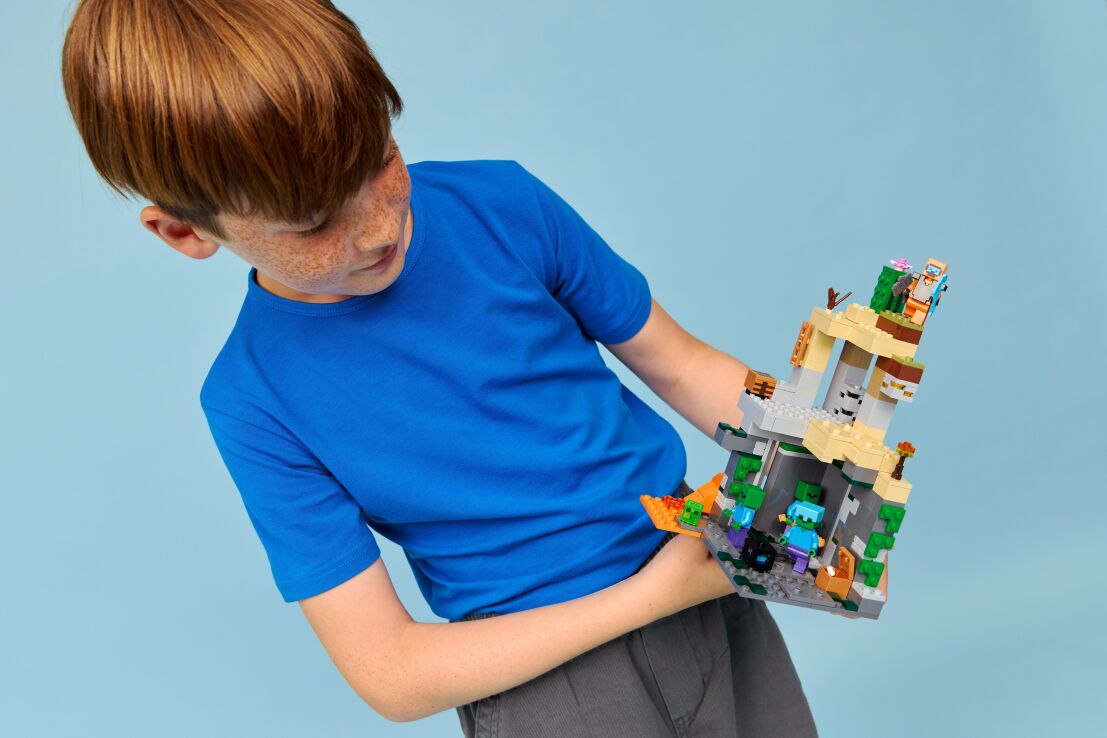 LEGO Minecraft Zombie Dungeon (21587) (9)