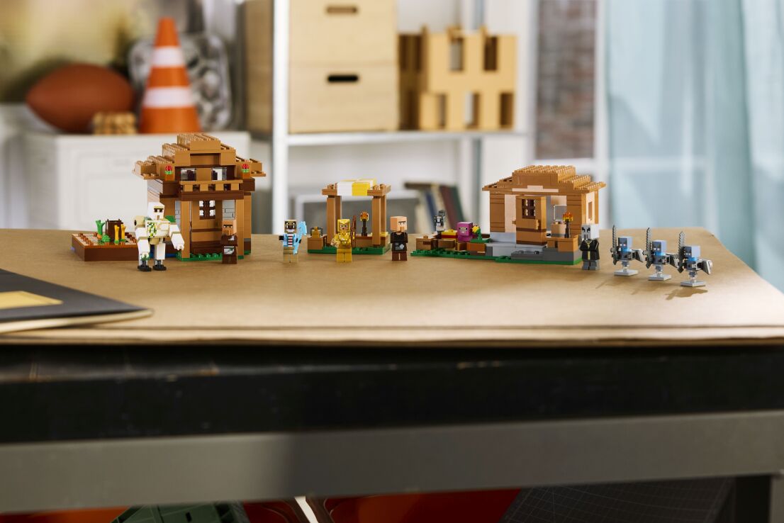 LEGO® Minecraft Evoker Village Attack (21596) (9)