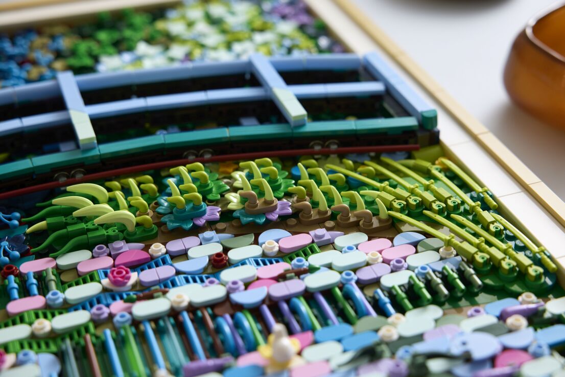 LEGO Art Claude Monet-Bridge Over A Pond Of Water Lilies (31220) (5)