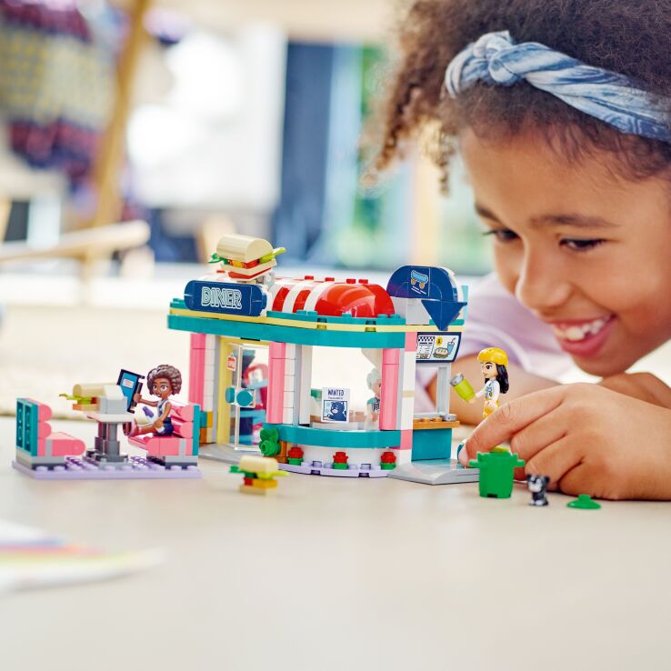 LEGO Friends Heartlake Downtown Diner (41728) (5)