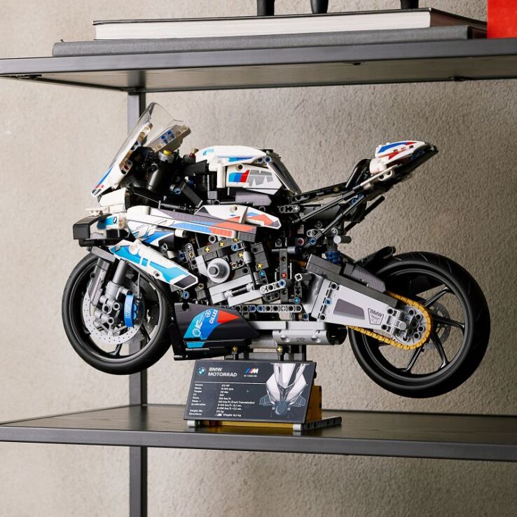 LEGO Technic BMW M 1000 RR (42130) (3)