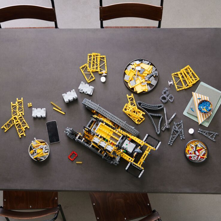 LEGO® Technic Liebherr Crawler Crane LR 13000 (42146) (5)