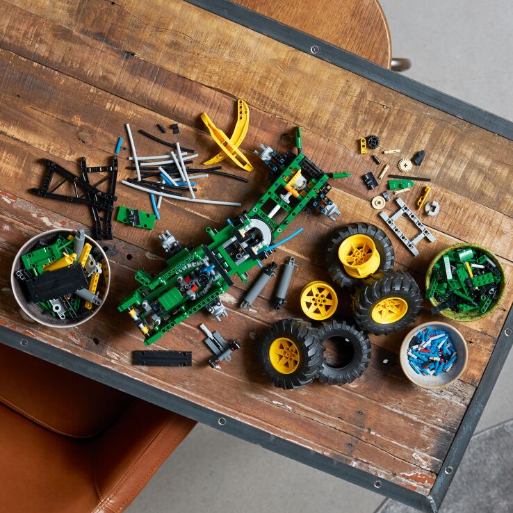 LEGO Technic John Deere 948L-II Skidder (42157) (5)