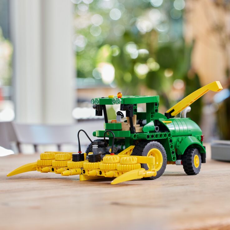 LEGO® Technic John Deere 9700 Forage Harvester (42168) (6)