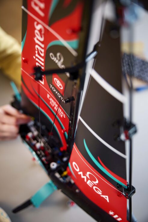 LEGO Technic Emirates Team Naw Zealand AC75 Yacht (42174) (4)