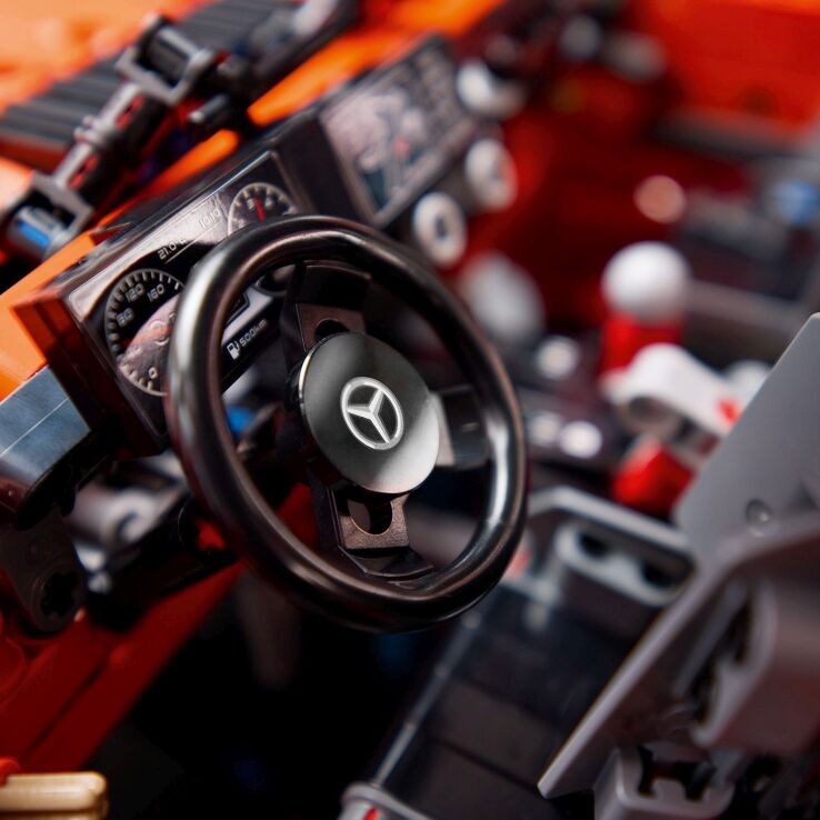 LEGO Technic Mercedes-Benz G500 Professional Line (42177) (6)