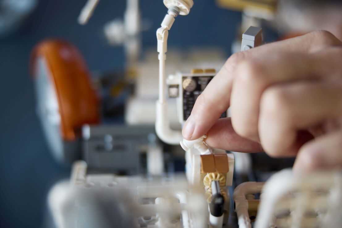 LEGO Technic NASA Apollo Lunar Roving Vehicle-LRV (42182) (12)