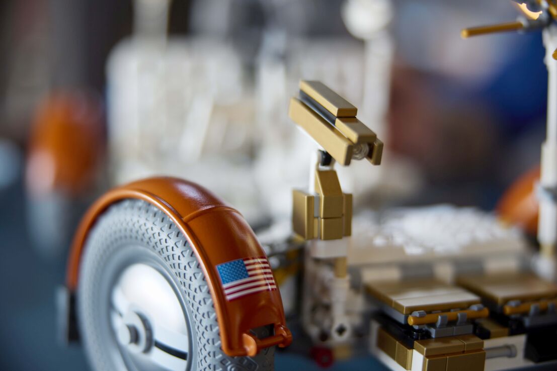 LEGO Technic NASA Apollo Lunar Roving Vehicle-LRV (42182) (9)