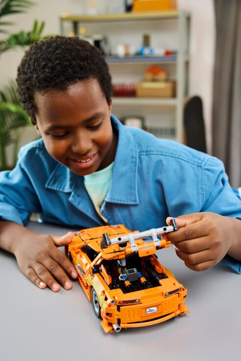 LEGO Technic Fast & Furious Toyota Supra MK4 (42204) (11)