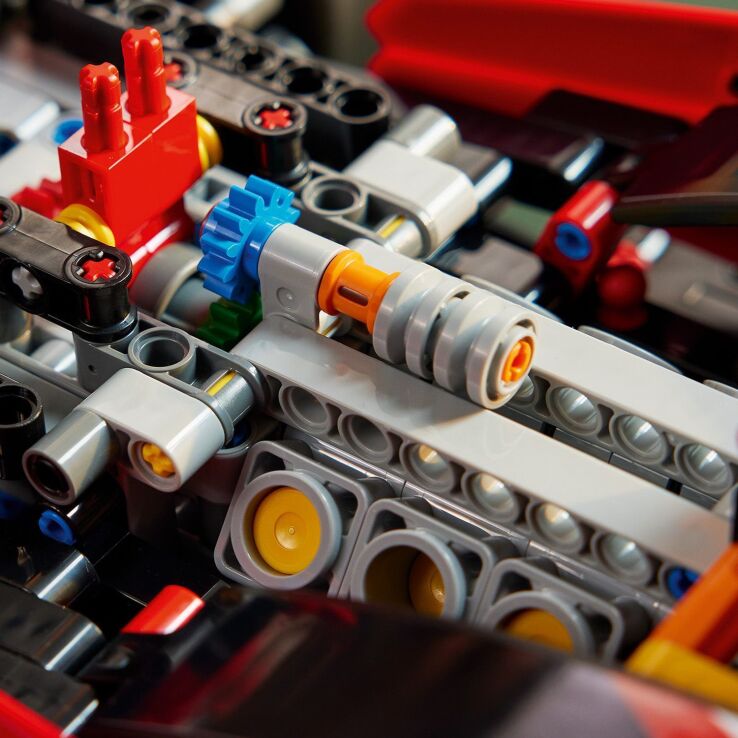 LEGO Technic Ferrari SF-24 F1 Car (42207) (3)