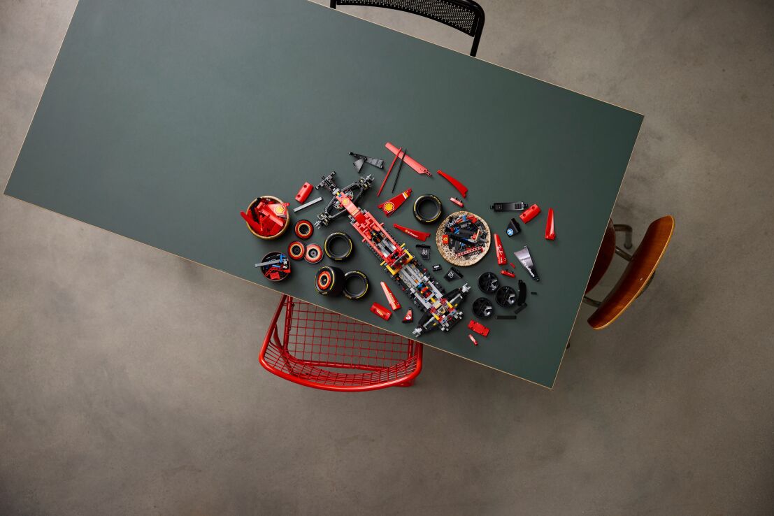 LEGO Technic Ferrari SF-24 F1 Car (42207) (4)