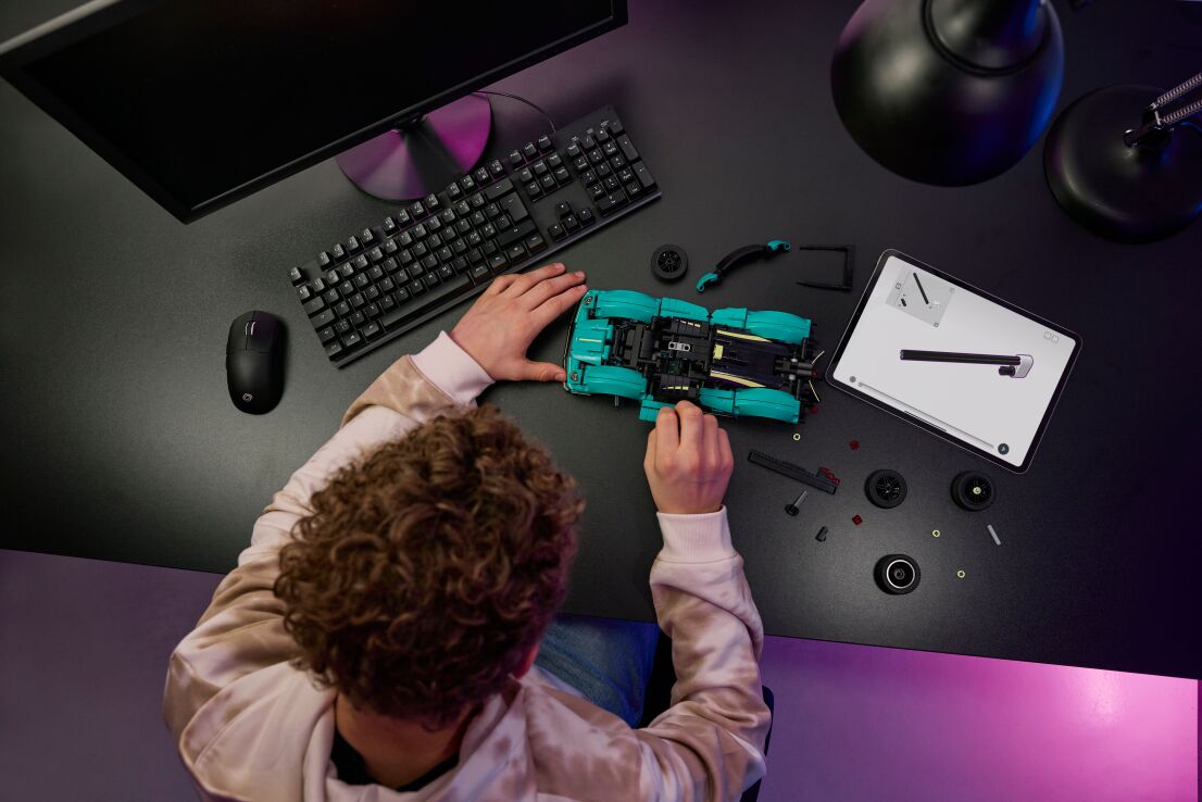 LEGO Technic Aston Martin Valkyrie (42208) (5)