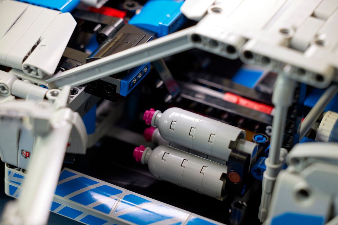 LEGO Technic 2 Fast 2 Furious Nissan Skyline GT-R (R34) (42210) (6)