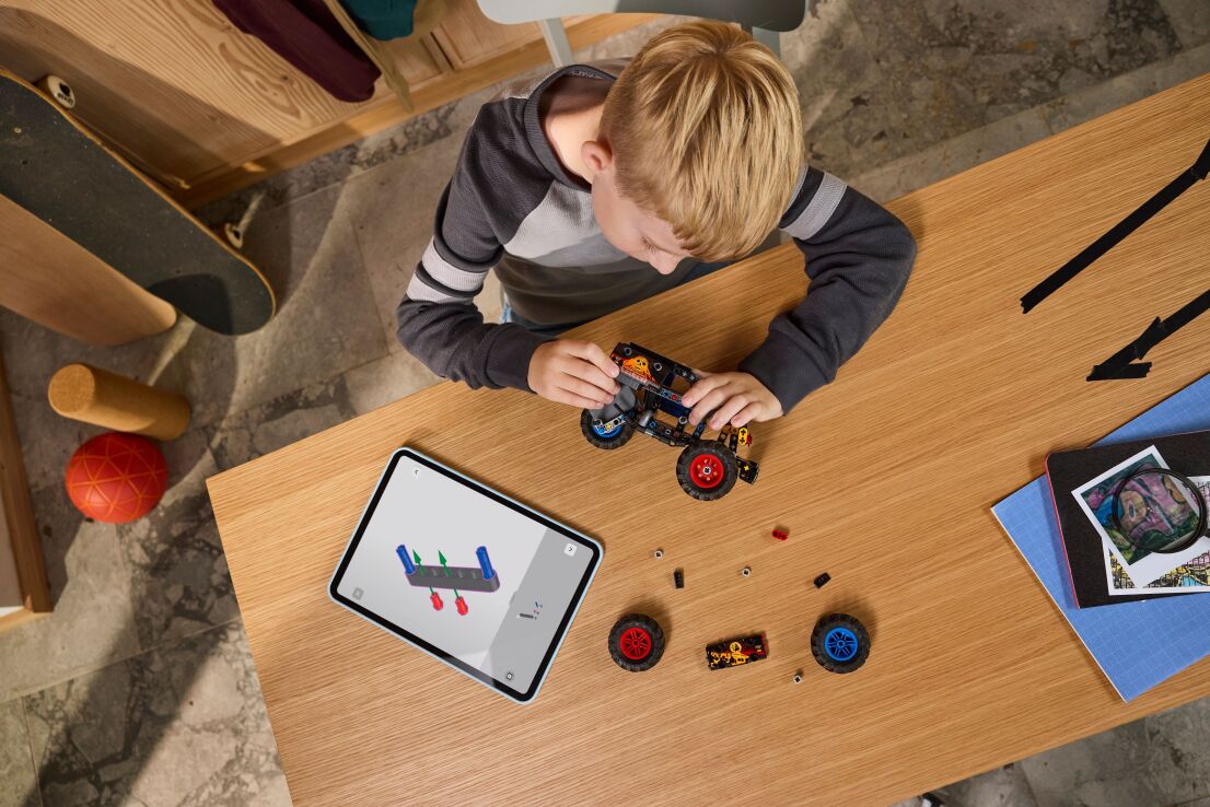 LEGO Technic Monster Jam Grave Digger Fire And Ice (42219) (3)