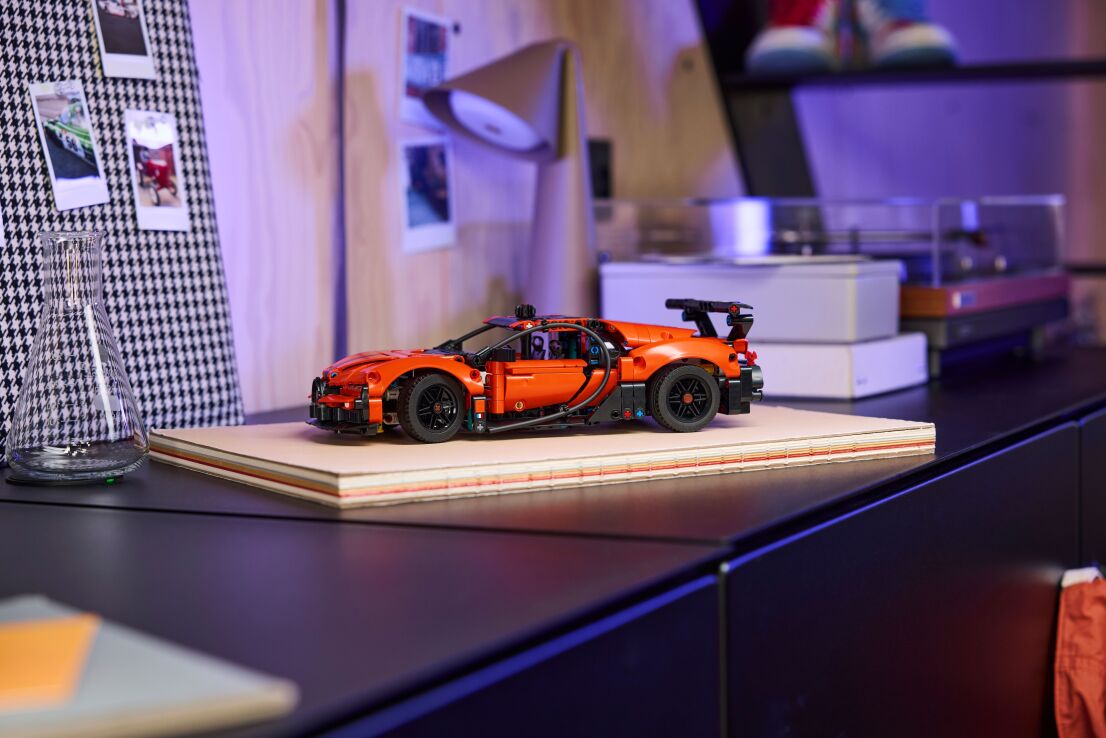 LEGO Technic Bugatti Chiron Pur Sport Hypercar (42222) (9)