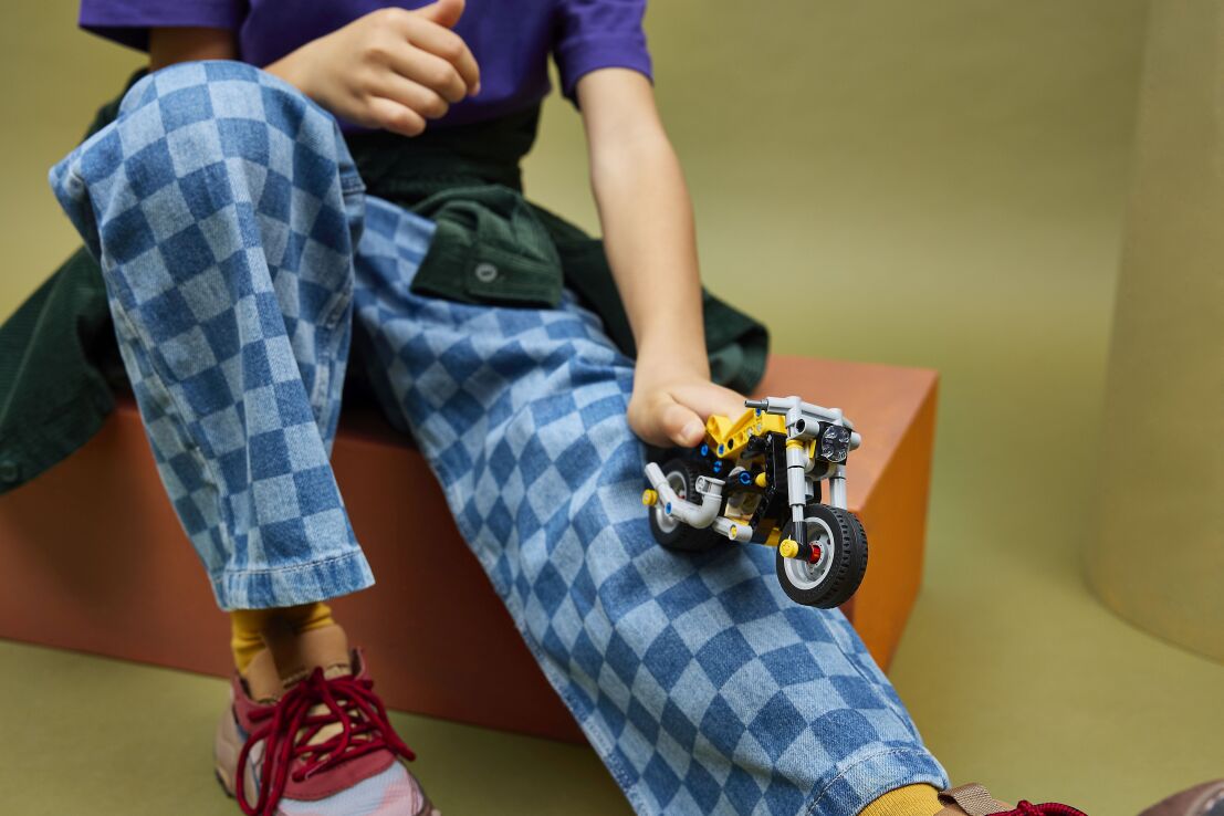 LEGO Technic Yellow Motorcycle (42225) (8)