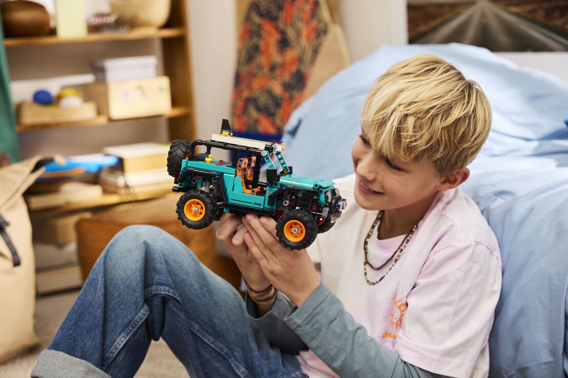 LEGO Technic Jeep Wrangler Rubicon SUV (42227) (6)